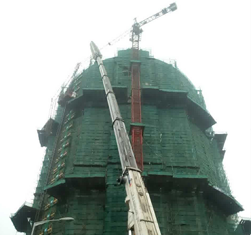 葫芦岛吊车在工地上作业